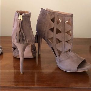 Xoxo tan/ grey suede heels with cutout pattern